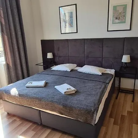 Aparthotel 1 Night In - Matejki Poznan