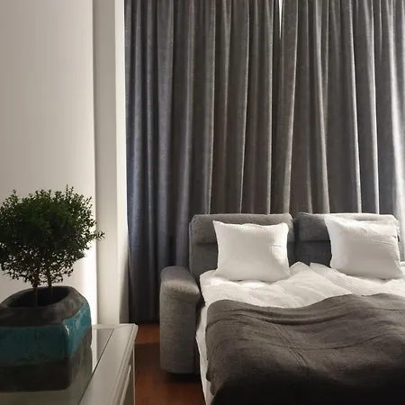 1 Night In - Matejki Aparthotel Poznan