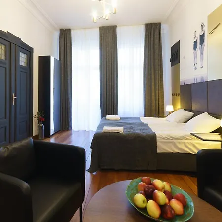 Hotel apartamentowy 1 Night In - Matejki Poznań