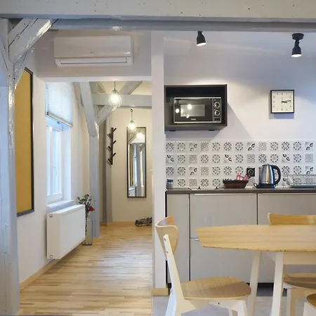 1 Night In - Matejki Πόζναν