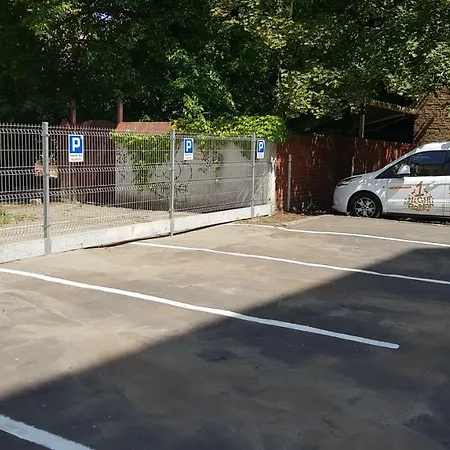 1 Night In - Matejki Πόζναν